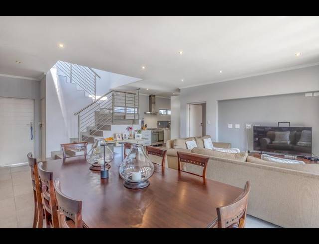 2 BEDROOM APARTMENT FOR SALE IN MELROSE NORTH